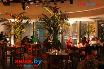 Dachcafé in Frankfurt: Salsa-Party ab 23.5.2008