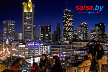 Dachcafé in Frankfurt: Salsa-Party jeden Sonntag