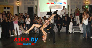 Undosa in Starnberg: Tanzshow mit Akrobatik